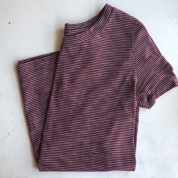 striped mossimo top ✨ - Picture 2 of 4